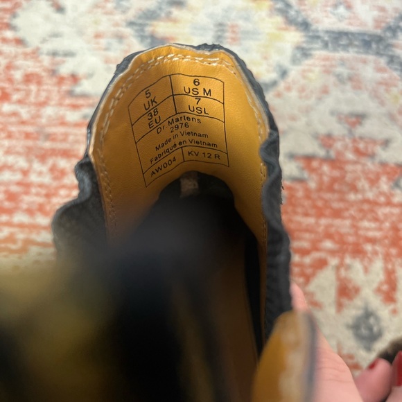 Dr. Martens Smooth Leather Black Chelsea Boots (US 7 W) - Picture 4 of 4